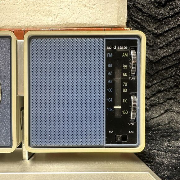 RCA Travel Clock Radio "The Million Miler" Model RZS321A Solid State Aspen Blue - Picture 11 of 16